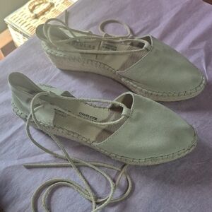 Chic Cream Suede Espadrilles by Fabiolas